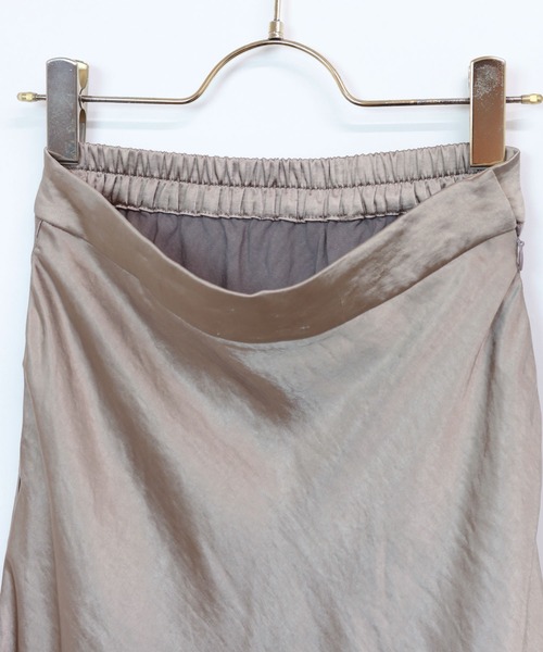 andme（アンドミー）の「サテンマーメイドフレアスカート（スカート・レディース・ブラック/ブルー/アイボリー/グレー系その他/テラコッタ/ライトブルー/ピンク/ライトグリーン/ダークグリーン/ブラウン/イエロー/カーキ・M/L）」の18枚目の写真