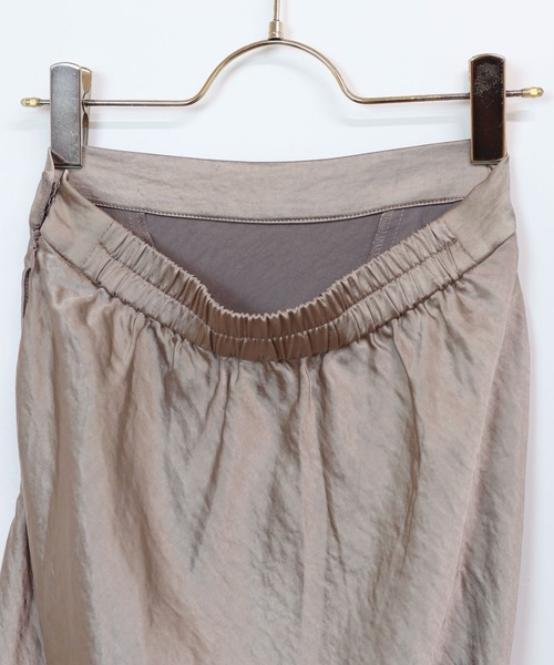 andme（アンドミー）の「サテンマーメイドフレアスカート（スカート・レディース・ブラック/ブルー/アイボリー/グレー系その他/テラコッタ/ライトブルー/ピンク/ライトグリーン/ダークグリーン/ブラウン/イエロー/カーキ・M/L）」の19枚目の写真