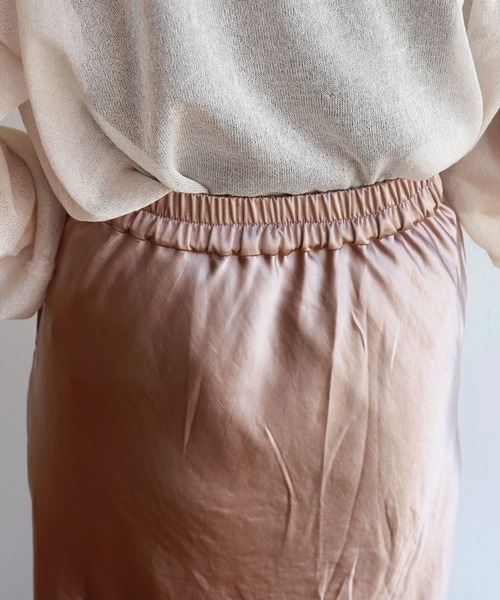 andme（アンドミー）の「サテンマーメイドフレアスカート（スカート・レディース・ブラック/ブルー/アイボリー/グレー系その他/テラコッタ/ライトブルー/ピンク/ライトグリーン/ダークグリーン/ブラウン/イエロー/カーキ・M/L）」の16枚目の写真