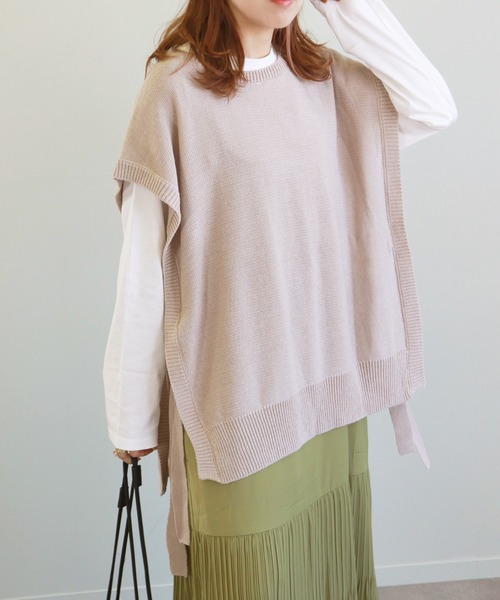 Monocoro toppi(モノコロトッピ)の「サイドリボン オーバーサイズ ニットベスト(ベスト・レディース・チャコールグレー/グレイッシュベージュ/モカ/ブラック/ブルー・M)」の4枚目の写真