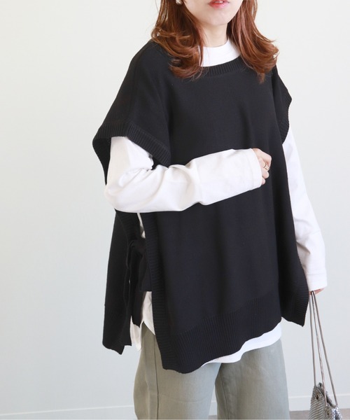 Monocoro toppi(モノコロトッピ)の「サイドリボン オーバーサイズ ニットベスト(ベスト・レディース・チャコールグレー/グレイッシュベージュ/モカ/ブラック/ブルー・M)」の2枚目の写真