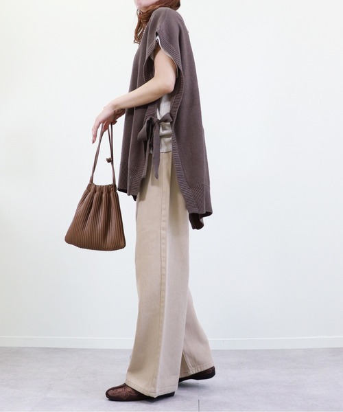 Monocoro toppi(モノコロトッピ)の「サイドリボン オーバーサイズ ニットベスト(ベスト・レディース・チャコールグレー/グレイッシュベージュ/モカ/ブラック/ブルー・M)」の12枚目の写真