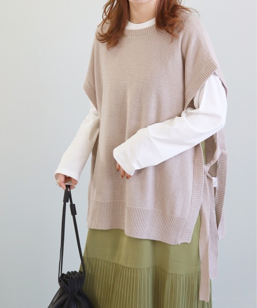 Monocoro toppi(モノコロトッピ)の「サイドリボン オーバーサイズ ニットベスト(ベスト・レディース・チャコールグレー/グレイッシュベージュ/モカ/ブラック/ブルー・M)」の17枚目の写真