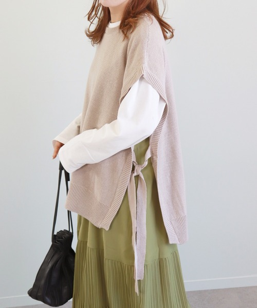 Monocoro toppi(モノコロトッピ)の「サイドリボン オーバーサイズ ニットベスト(ベスト・レディース・チャコールグレー/グレイッシュベージュ/モカ/ブラック/ブルー・M)」の18枚目の写真