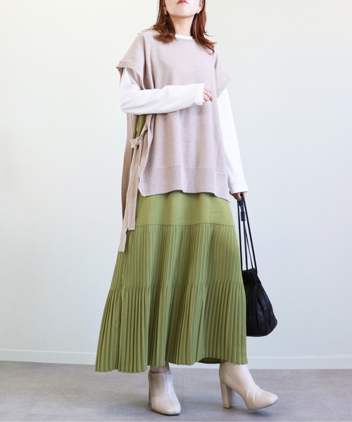 Monocoro toppi(モノコロトッピ)の「サイドリボン オーバーサイズ ニットベスト(ベスト・レディース・チャコールグレー/グレイッシュベージュ/モカ/ブラック/ブルー・M)」の19枚目の写真