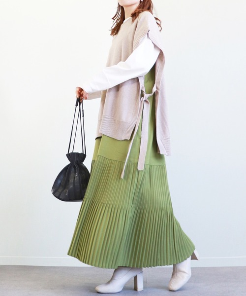 Monocoro toppi(モノコロトッピ)の「サイドリボン オーバーサイズ ニットベスト(ベスト・レディース・チャコールグレー/グレイッシュベージュ/モカ/ブラック/ブルー・M)」の20枚目の写真