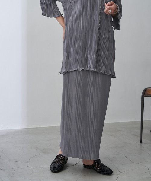 Chaco closet（チャコ クローゼット）の「プリーツストレートロングスカート（スカート・レディース・チャコールグレー/ライトグレー/ブラック/ブルー/ライトグリーン/アイボリー/グレー系その他/グレイッシュベージュ/コーラル・FREE）」の4枚目の写真