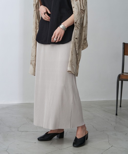 Chaco closet（チャコ クローゼット）の「プリーツストレートロングスカート（スカート・レディース・チャコールグレー/ライトグレー/ブラック/ブルー/ライトグリーン/アイボリー/グレー系その他/グレイッシュベージュ/コーラル・FREE）」の5枚目の写真