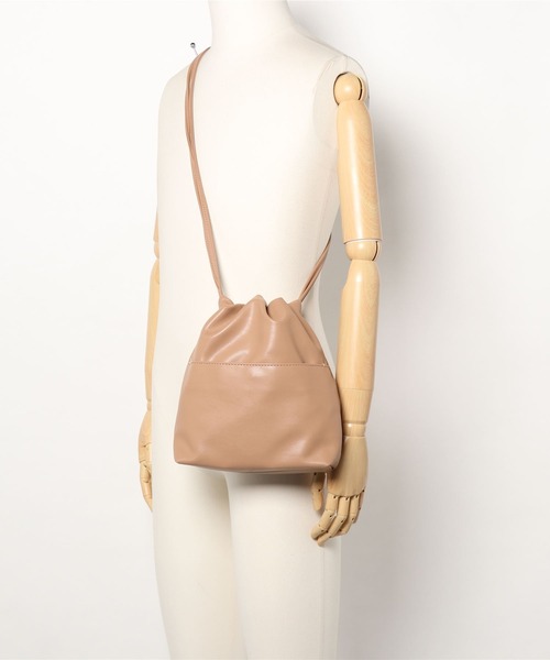 PairPair(ペアペア)の「フェイクレザー巾着バッグ(ショルダーバッグ・レディース・ベージュ/モカ/ブラック・FREE)」の12枚目の写真