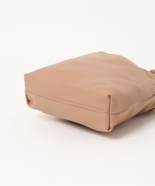 PairPair(ペアペア)の「フェイクレザー巾着バッグ(ショルダーバッグ・レディース・ベージュ/モカ/ブラック・FREE)」の10枚目の写真