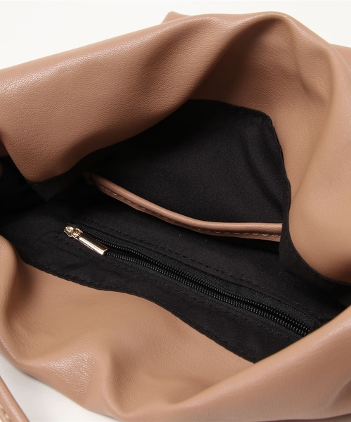 PairPair(ペアペア)の「フェイクレザー巾着バッグ(ショルダーバッグ・レディース・ベージュ/モカ/ブラック・FREE)」の11枚目の写真