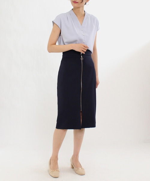 TRUDEA(トルディア)の「パールボンタンVネックブラウス(シャツ/ブラウス・レディース・ラベンダー/クリーム/ピンクベージュ/ホワイト/ベージュ・LARGE/MEDIUM)」の14枚目の写真