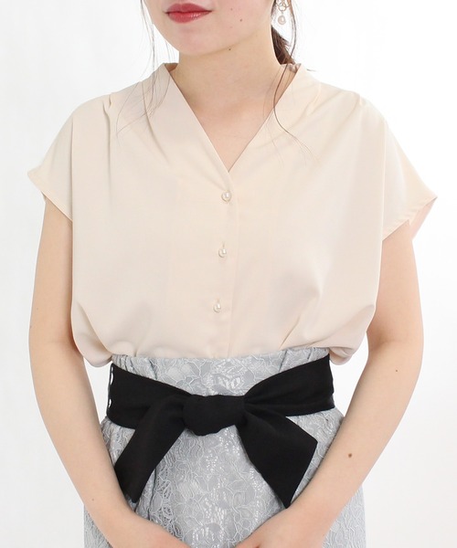 TRUDEA(トルディア)の「パールボンタンVネックブラウス(シャツ/ブラウス・レディース・ラベンダー/クリーム/ピンクベージュ/ホワイト/ベージュ・LARGE/MEDIUM)」の16枚目の写真