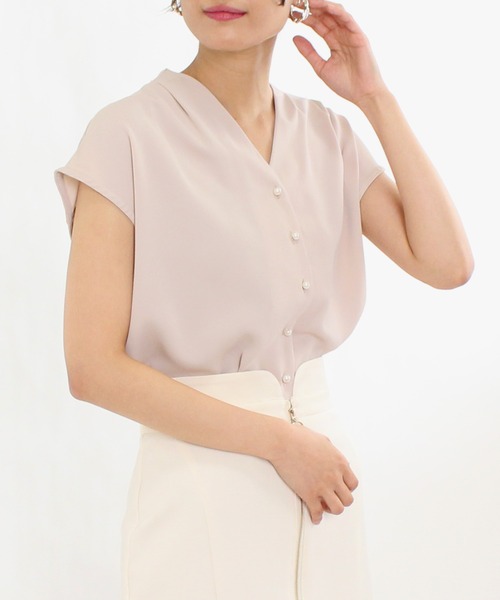 TRUDEA(トルディア)の「パールボンタンVネックブラウス(シャツ/ブラウス・レディース・ラベンダー/クリーム/ピンクベージュ/ホワイト/ベージュ・LARGE/MEDIUM)」の20枚目の写真