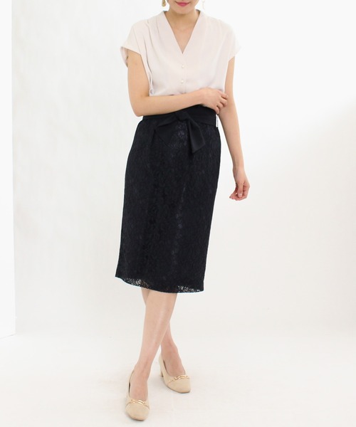 TRUDEA(トルディア)の「パールボンタンVネックブラウス(シャツ/ブラウス・レディース・ラベンダー/クリーム/ピンクベージュ/ホワイト/ベージュ・LARGE/MEDIUM)」の9枚目の写真