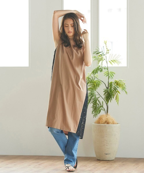 LIPSTAR（リップスター）の「【WEB別注】星柄シフォンサイドプリーツノースリーブワンピース（ワンピース・レディース・ブラック/オフホワイト/キャメル・M）」の17枚目の写真