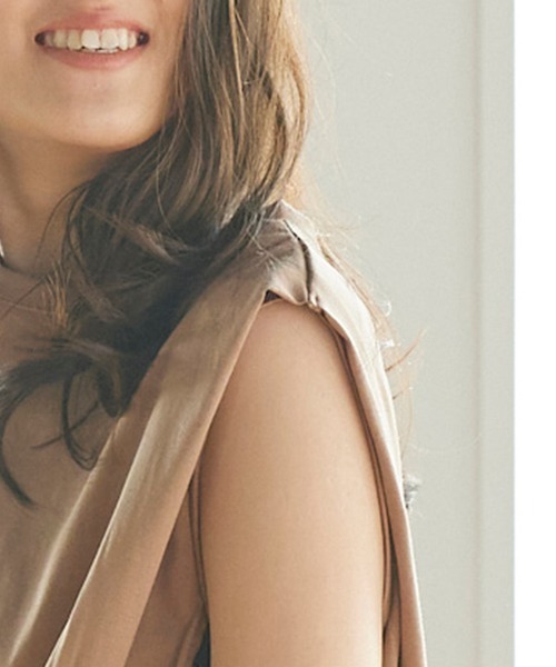 LIPSTAR（リップスター）の「【WEB別注】星柄シフォンサイドプリーツノースリーブワンピース（ワンピース・レディース・ブラック/オフホワイト/キャメル・M）」の6枚目の写真