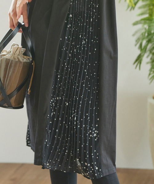 LIPSTAR（リップスター）の「【WEB別注】星柄シフォンサイドプリーツノースリーブワンピース（ワンピース・レディース・ブラック/オフホワイト/キャメル・M）」の11枚目の写真
