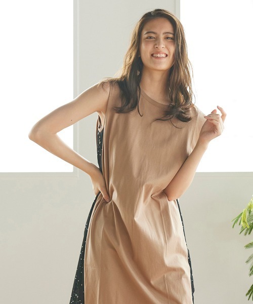 LIPSTAR（リップスター）の「【WEB別注】星柄シフォンサイドプリーツノースリーブワンピース（ワンピース・レディース・ブラック/オフホワイト/キャメル・M）」の15枚目の写真