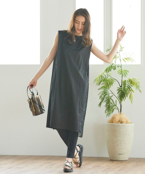 LIPSTAR（リップスター）の「【WEB別注】星柄シフォンサイドプリーツノースリーブワンピース（ワンピース・レディース・ブラック/オフホワイト/キャメル・M）」の9枚目の写真