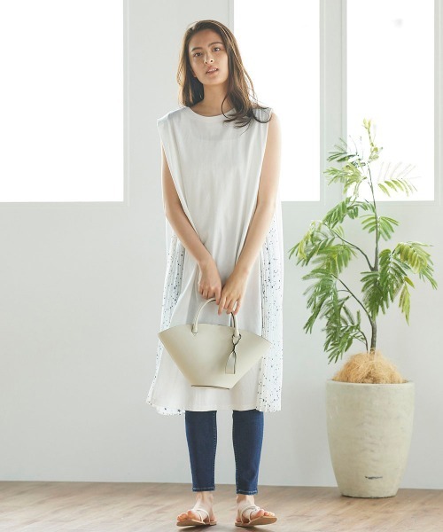 LIPSTAR（リップスター）の「【WEB別注】星柄シフォンサイドプリーツノースリーブワンピース（ワンピース・レディース・ブラック/オフホワイト/キャメル・M）」の14枚目の写真