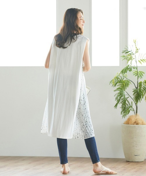 LIPSTAR（リップスター）の「【WEB別注】星柄シフォンサイドプリーツノースリーブワンピース（ワンピース・レディース・ブラック/オフホワイト/キャメル・M）」の16枚目の写真