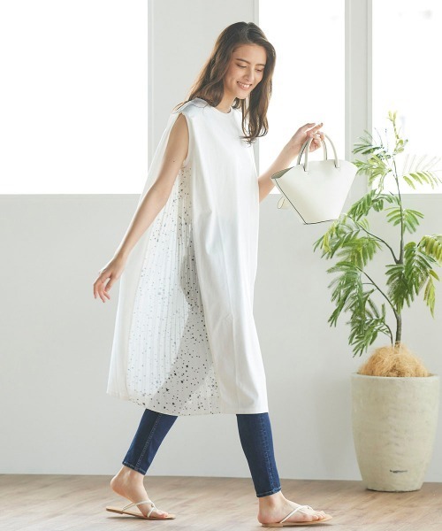 LIPSTAR（リップスター）の「【WEB別注】星柄シフォンサイドプリーツノースリーブワンピース（ワンピース・レディース・ブラック/オフホワイト/キャメル・M）」の19枚目の写真