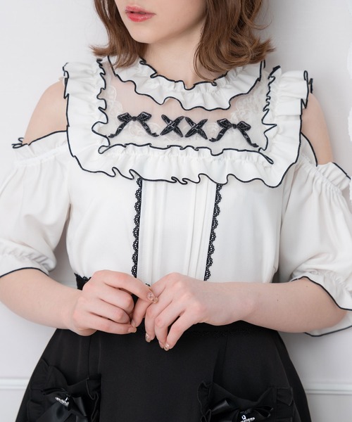 DearMyLove（ディアマイラブ）の「レースアップ刺繍肩開き