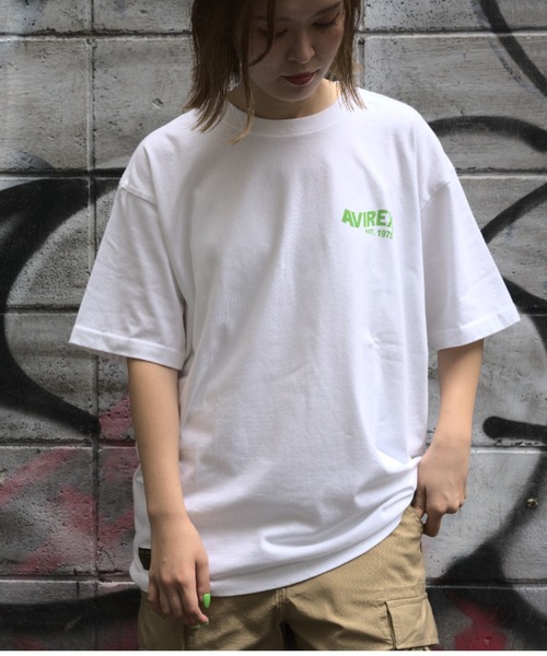 AVIREX(アヴィレックス)の「【WEB限定】ハッピーアーミーティーシャツ/ HAPPY ARMY T-SHIRT(Tシャツ/カットソー・レディース・ホワイト・MEDIUM/LARGE/X-LARGE)」の3枚目の写真