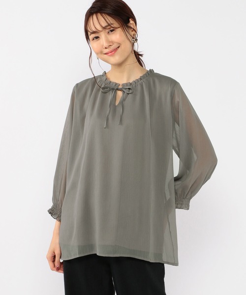 Petit Honfleur(プチオンフルール)の「シフォンレイヤードリボンTブラウス(Tシャツ/カットソー・レディース・ブラック/カーキ/モカ・L/M)」の1枚目の写真
