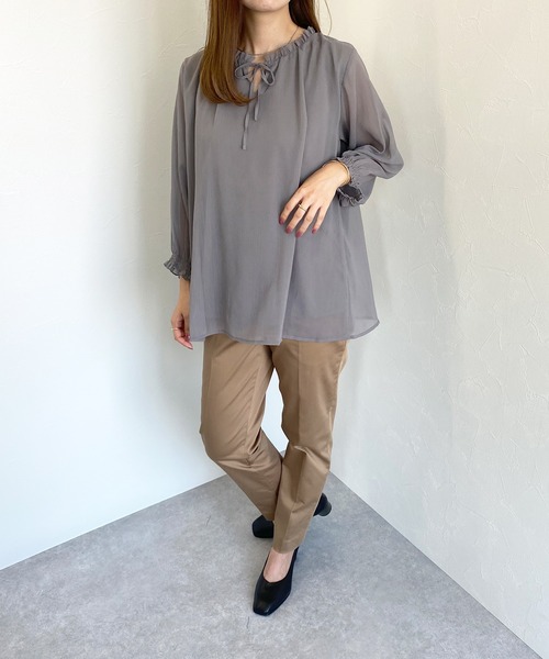 Petit Honfleur(プチオンフルール)の「シフォンレイヤードリボンTブラウス(Tシャツ/カットソー・レディース・ブラック/カーキ/モカ・L/M)」の14枚目の写真