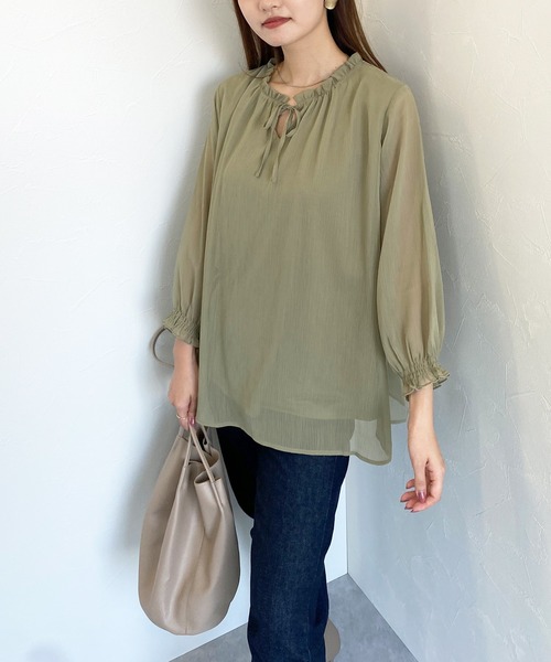 Petit Honfleur(プチオンフルール)の「シフォンレイヤードリボンTブラウス(Tシャツ/カットソー・レディース・ブラック/カーキ/モカ・L/M)」の16枚目の写真