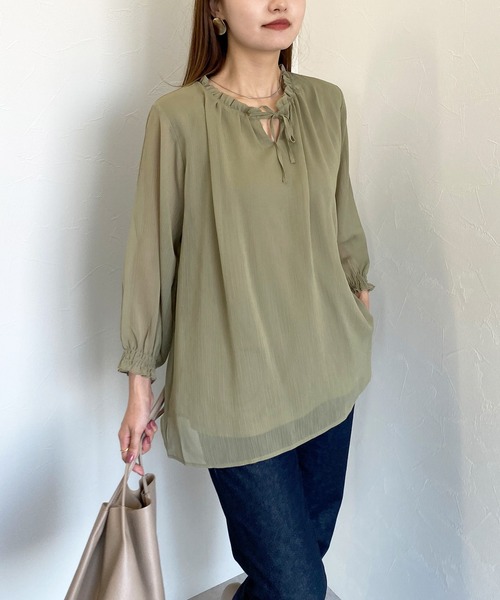 Petit Honfleur(プチオンフルール)の「シフォンレイヤードリボンTブラウス(Tシャツ/カットソー・レディース・ブラック/カーキ/モカ・L/M)」の19枚目の写真