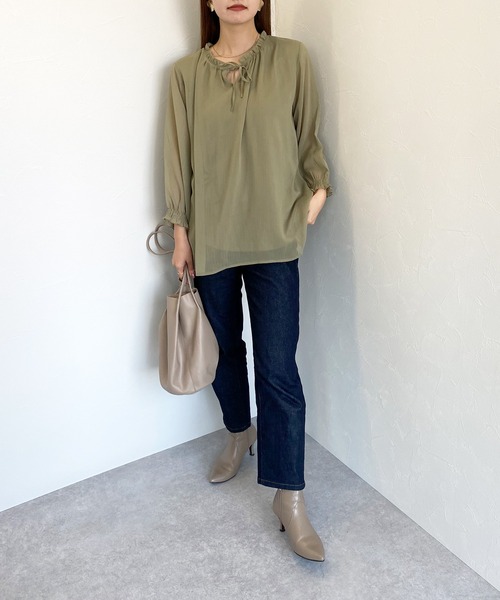 Petit Honfleur(プチオンフルール)の「シフォンレイヤードリボンTブラウス(Tシャツ/カットソー・レディース・ブラック/カーキ/モカ・L/M)」の20枚目の写真