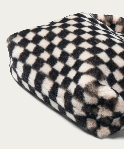 BEAUTY&YOUTH UNITED ARROWS（ビューティーアンドユースユナイテッドアローズ）の「BY フェイクファー チェッカーショルダーバッグ -2WAY- ∴（ショルダーバッグ・レディース・ブラック/ブラウン・FREE）」の8枚目の写真