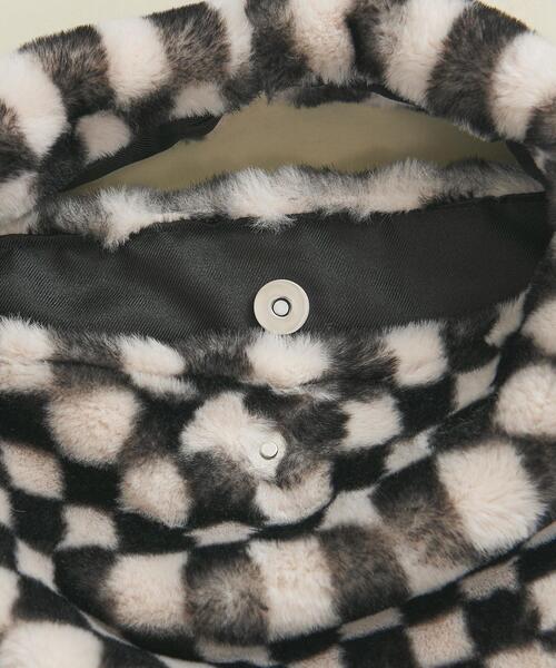 BEAUTY&YOUTH UNITED ARROWS（ビューティーアンドユースユナイテッドアローズ）の「BY フェイクファー チェッカーショルダーバッグ -2WAY- ∴（ショルダーバッグ・レディース・ブラック/ブラウン・FREE）」の13枚目の写真