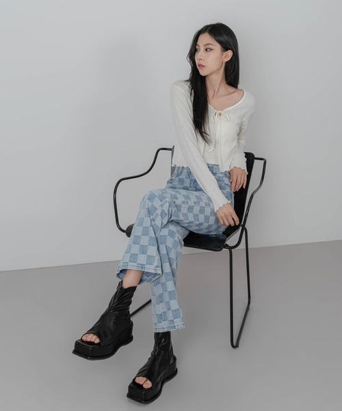 FOLLOWIN（フォロウィン）の「スパンフラットサンダルアンクルブーツ（サンダル・レディース・ブラック/アイボリー・23.0cm/24.0cm/25.0cm/23.5cm/24.5cm）」の6枚目の写真