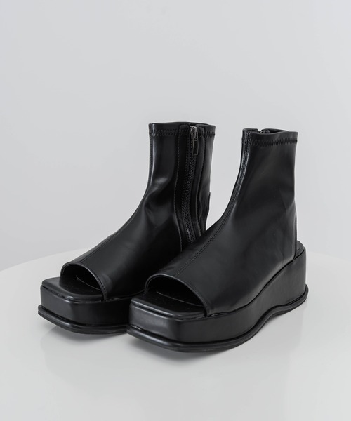 FOLLOWIN（フォロウィン）の「スパンフラットサンダルアンクルブーツ（サンダル・レディース・ブラック/アイボリー・23.0cm/24.0cm/25.0cm/23.5cm/24.5cm）」の7枚目の写真