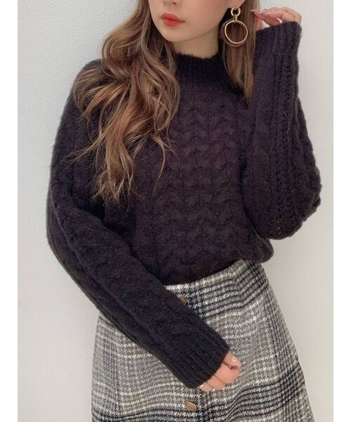 RESEXXY（リゼクシー）の「ハイネックケーブルニットトップス（ニット/セーター・レディース・ホワイト/ブラック/ベージュ・FREE）」の3枚目の写真