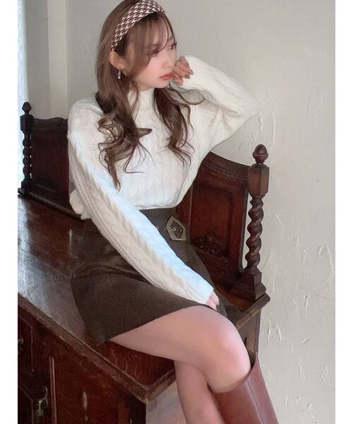 RESEXXY（リゼクシー）の「ハイネックケーブルニットトップス（ニット/セーター・レディース・ホワイト/ブラック/ベージュ・FREE）」の5枚目の写真