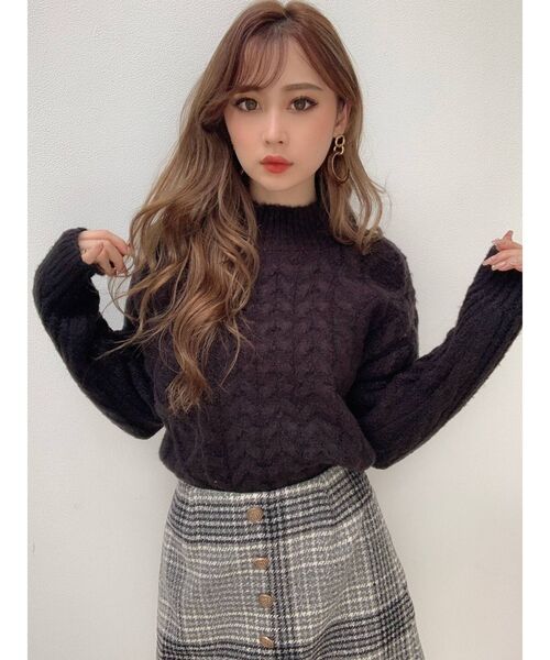 RESEXXY（リゼクシー）の「ハイネックケーブルニットトップス（ニット/セーター・レディース・ホワイト/ブラック/ベージュ・FREE）」の6枚目の写真