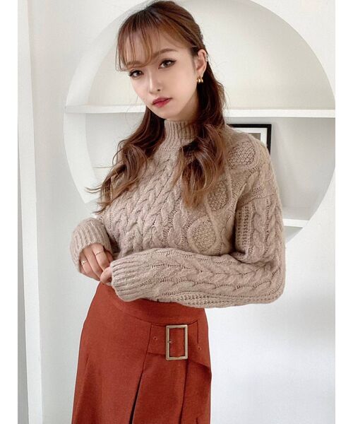 RESEXXY（リゼクシー）の「ハイネックケーブルニットトップス（ニット/セーター・レディース・ホワイト/ブラック/ベージュ・FREE）」の7枚目の写真