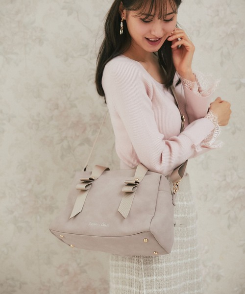 tocco closet(トッコ クローゼット)の「ショルダー付きtocco closet刺繍入り2WAYボストンバッグ(ボストンバッグ・レディース・ピンク/ブラウン・FREE)」の4枚目の写真