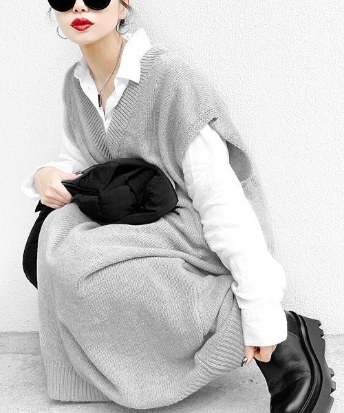 LVEU.(ラブユ.)の「Sleeveless V-neck knit long one-piece / スリーブレスVネックニットロングワンピース(Ai select)(ワンピース・レディース・グレー・FREE)」の1枚目の写真