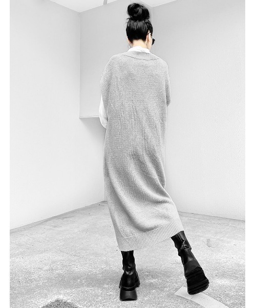 LVEU.(ラブユ.)の「Sleeveless V-neck knit long one-piece / スリーブレスVネックニットロングワンピース(Ai select)(ワンピース・レディース・グレー・FREE)」の4枚目の写真