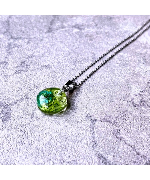 tone(トーン)の「【Willija】《花景》フラワーネックレス(MA)(ネックレス・レディース・ホワイト/パープル/ブルー/レッド/バイオレット/オレンジ/グリーン/アクア/ブラック/ライム/ローズ/ロイヤルブルー/グリーン系2/イエロー/レッド系2/イエロー系3/イエロー系4/ブルー系2/イエロー系2/イエロー系5/ブルー系3・FREE)」の4枚目の写真