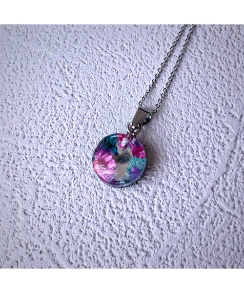tone(トーン)の「【Willija】《花景》フラワーネックレス(MA)(ネックレス・レディース・ホワイト/パープル/ブルー/レッド/バイオレット/オレンジ/グリーン/アクア/ブラック/ライム/ローズ/ロイヤルブルー/グリーン系2/イエロー/レッド系2/イエロー系3/イエロー系4/ブルー系2/イエロー系2/イエロー系5/ブルー系3・FREE)」の7枚目の写真