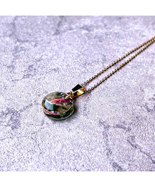 tone(トーン)の「【Willija】《花景》フラワーネックレス(MA)(ネックレス・レディース・ホワイト/パープル/ブルー/レッド/バイオレット/オレンジ/グリーン/アクア/ブラック/ライム/ローズ/ロイヤルブルー/グリーン系2/イエロー/レッド系2/イエロー系3/イエロー系4/ブルー系2/イエロー系2/イエロー系5/ブルー系3・FREE)」の5枚目の写真