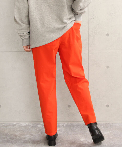 fredy emue(フレディエミュ)の「シーズンレステーパードパンツ(その他パンツ・レディース・ブラック/ブラウン/グリーン/オレンジ・36/38)」の6枚目の写真