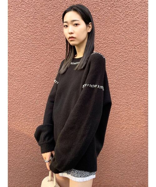 EMODA（エモダ）の「ステッチルーズニット（ニット/セーター・レディース・ホワイト/ブラック/ブルー・FREE）」の2枚目の写真